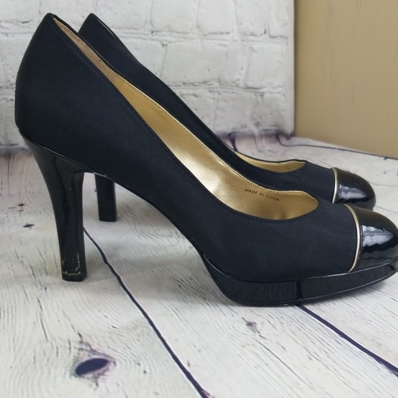 Black and gold heels - Picture 2 of 5